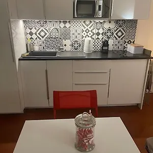 https://aix-en-provence-jolie-studio.fr-provencehotel.com