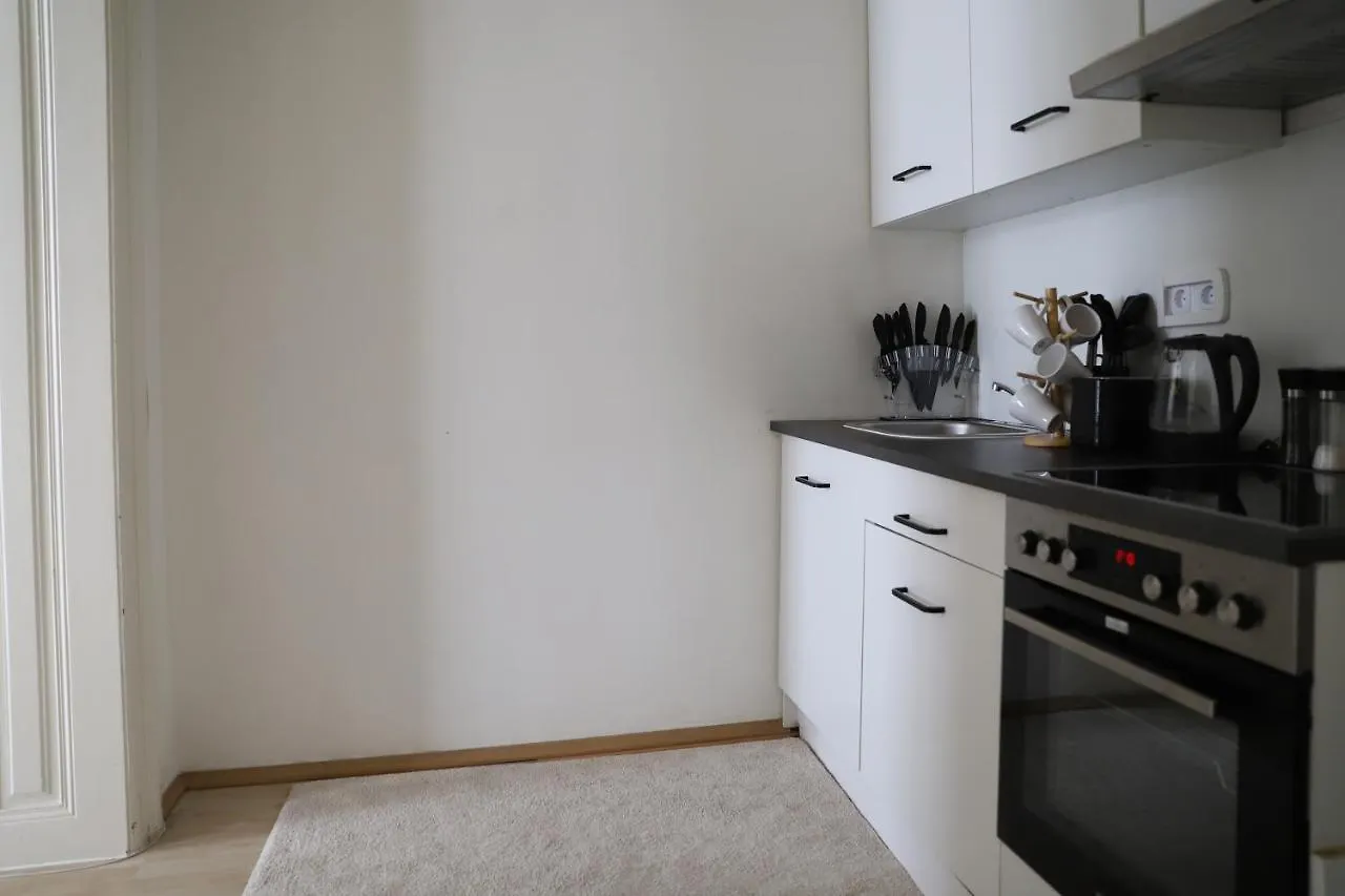 Spacious Apartment, 3 Min To U6 Metro Viena 0*,