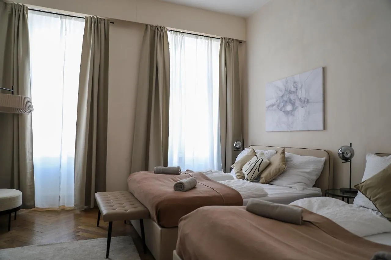 Spacious Apartment, 3 Min To U6 Metro Viena Apartament