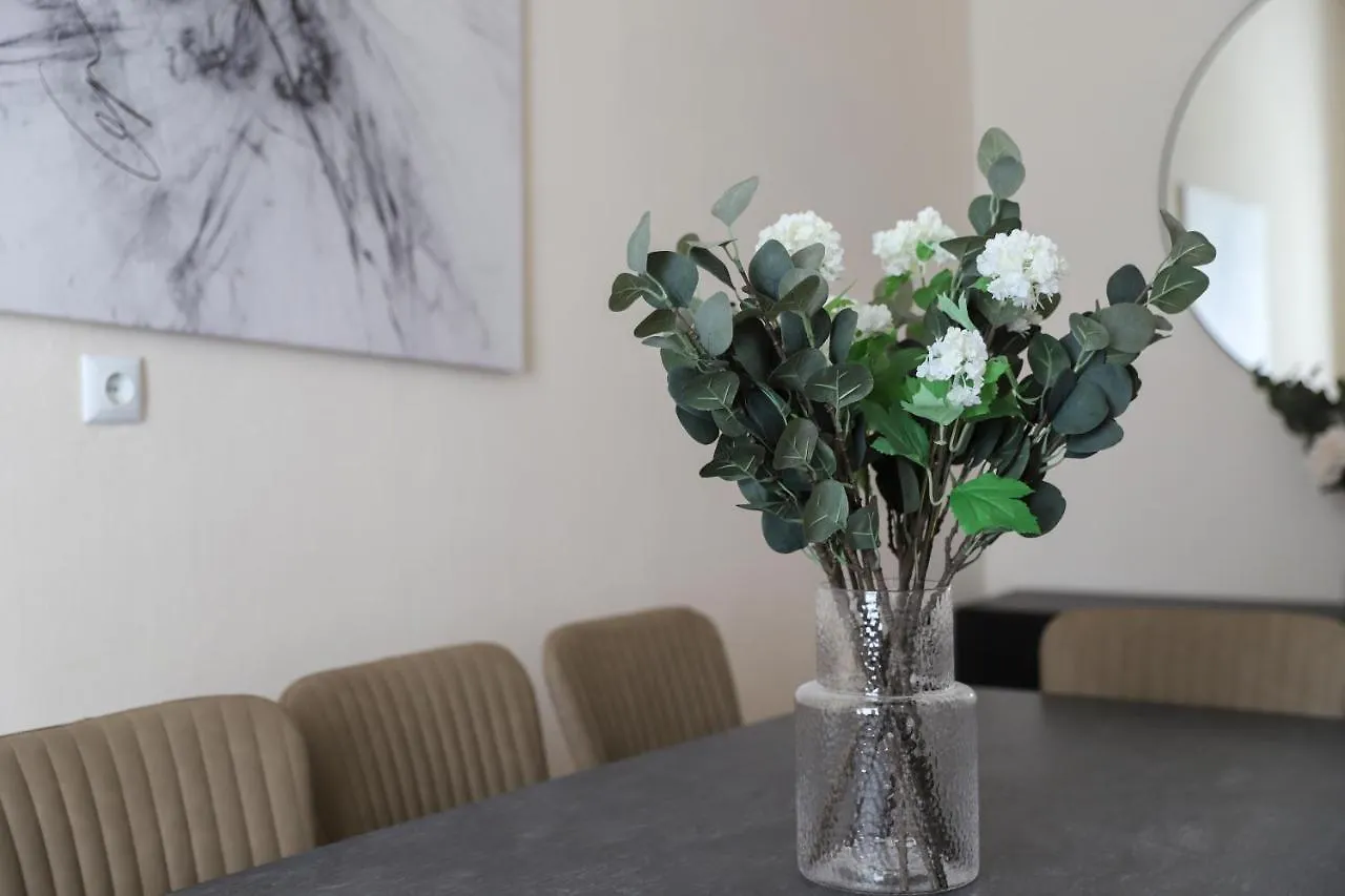 Spacious Apartment, 3 Min To U6 Metro Viena 0*,