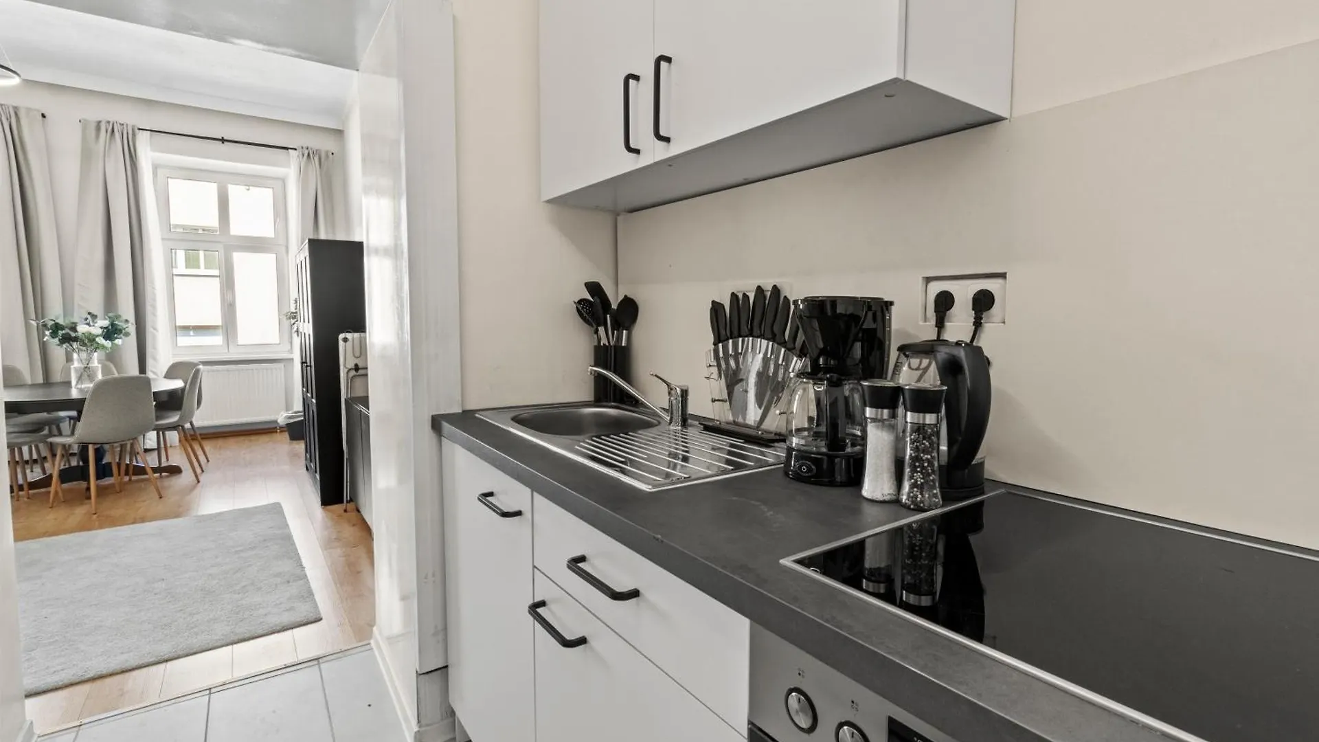 Spacious Apartment, 3 Min To U6 Metro Vienna Austria