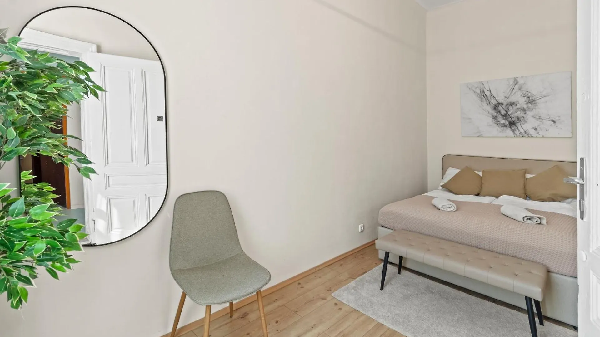 Spacious Apartment, 3 Min To U6 Metro Viena