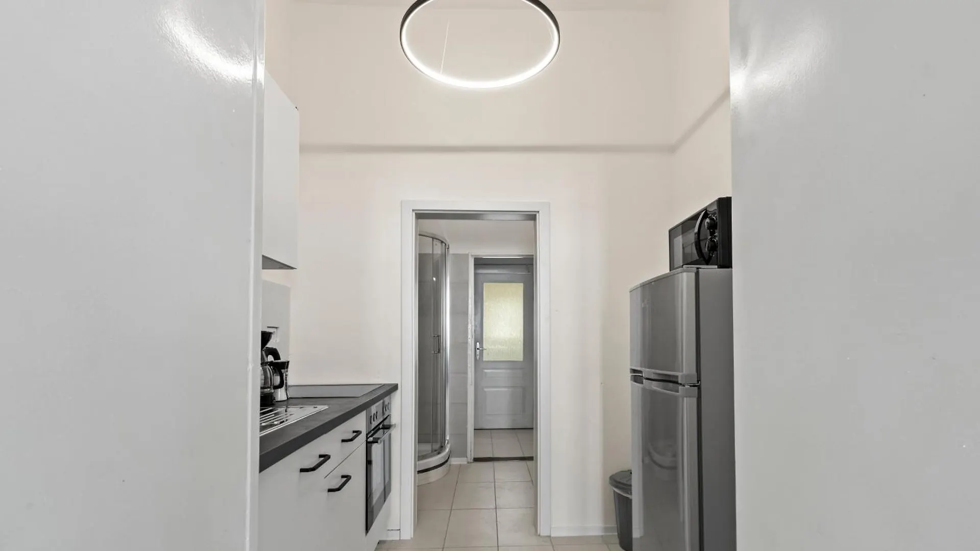 Spacious Apartment, 3 Min To U6 Metro Vienna Apartment