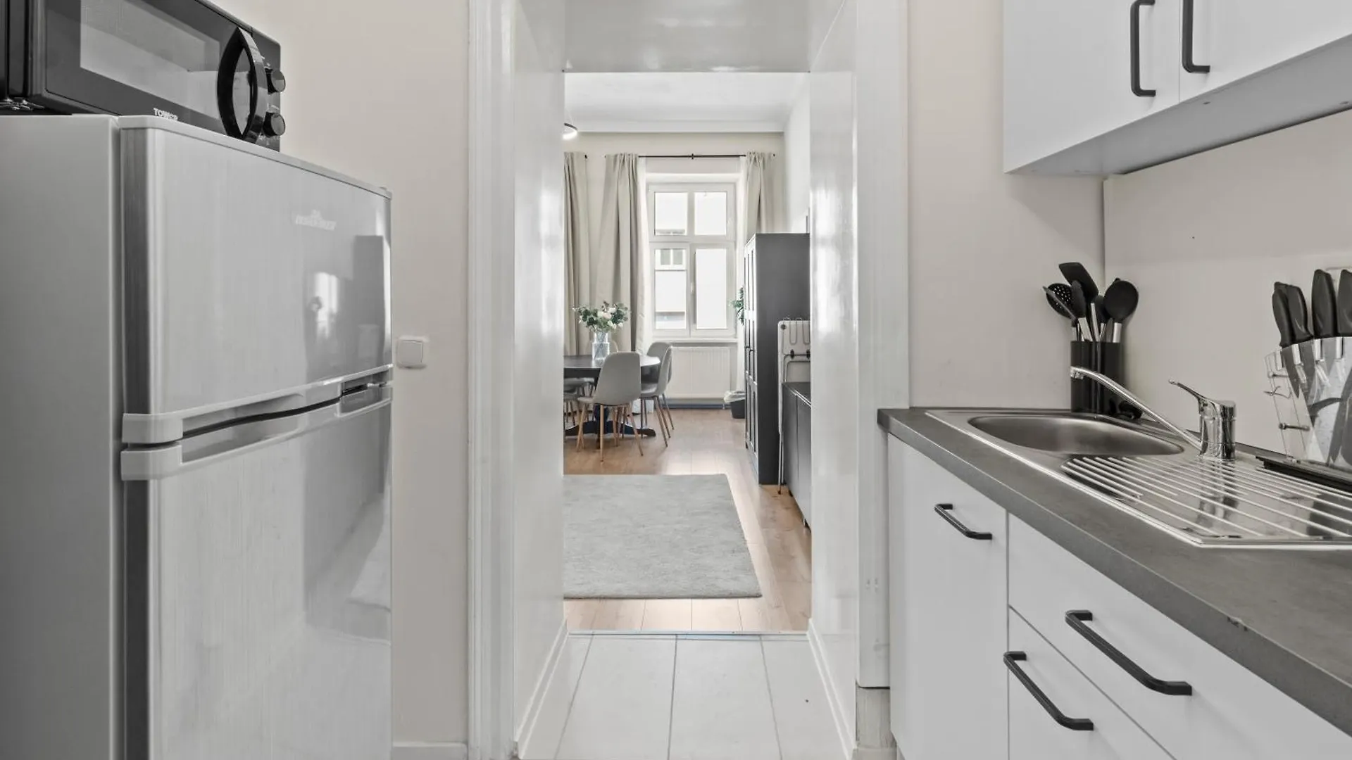 Spacious Apartment, 3 Min To U6 Metro Viena Apartament