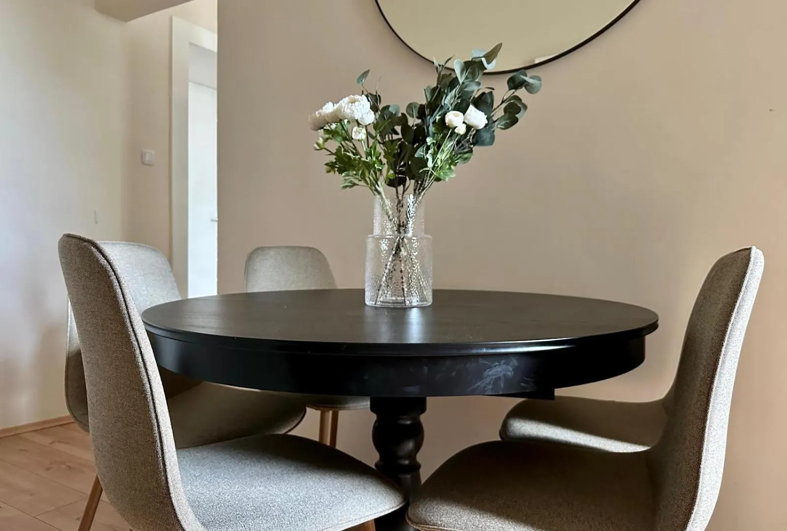 Spacious Apartment, 3 Min To U6 Metro Viena Apartament