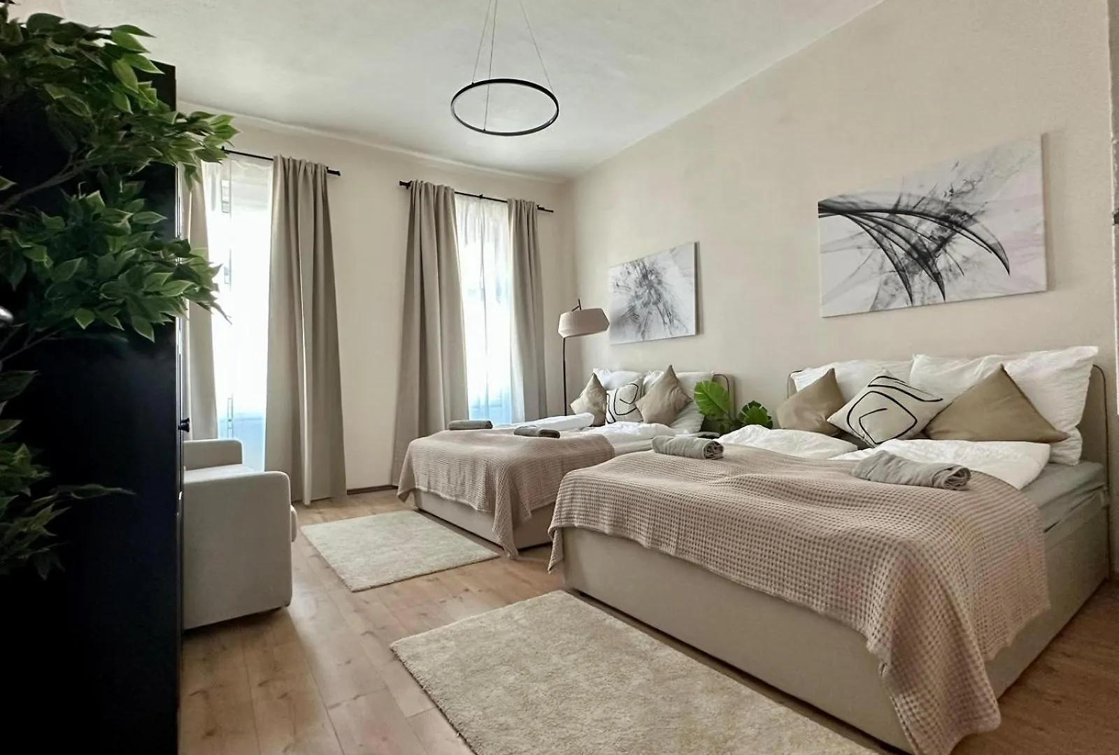 Spacious Apartment, 3 Min To U6 Metro Viena Apartament