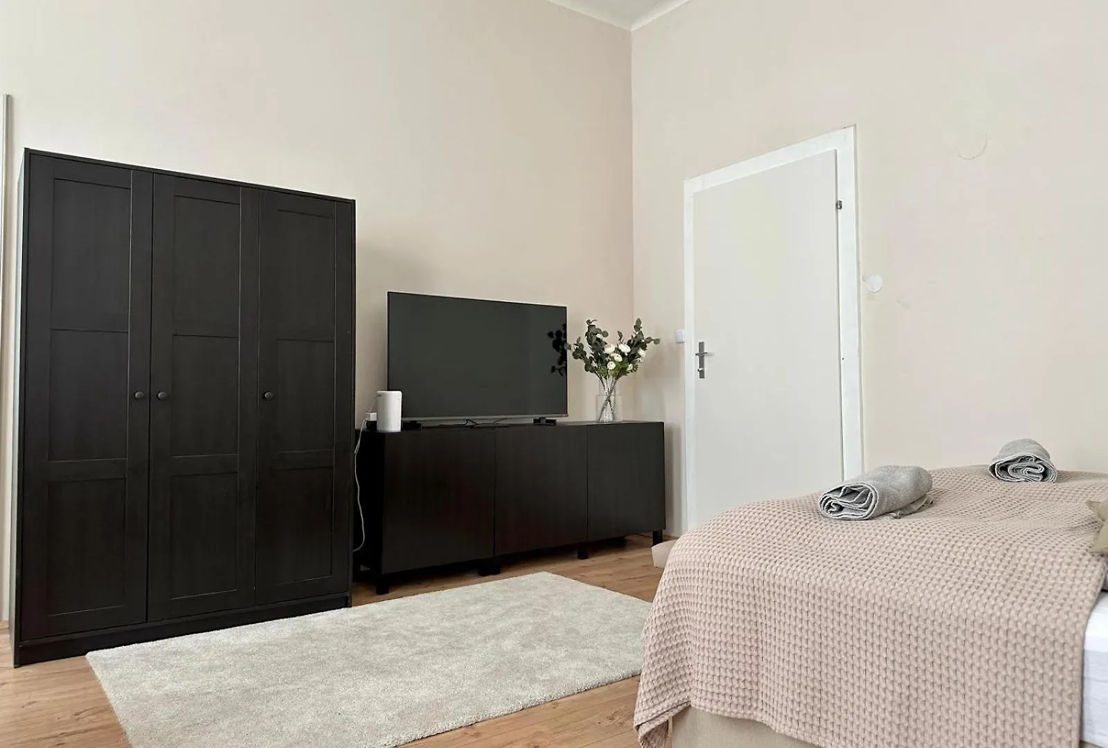 Spacious Apartment, 3 Min To U6 Metro Vienna