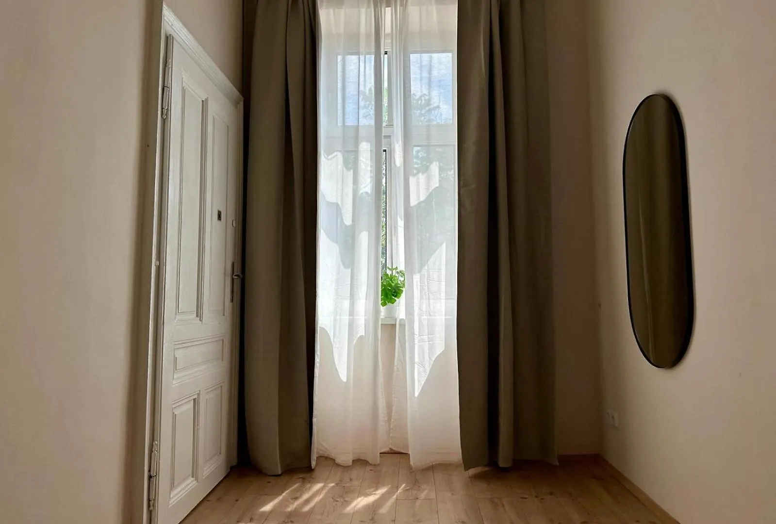 Spacious Apartment, 3 Min To U6 Metro Viena 0*,