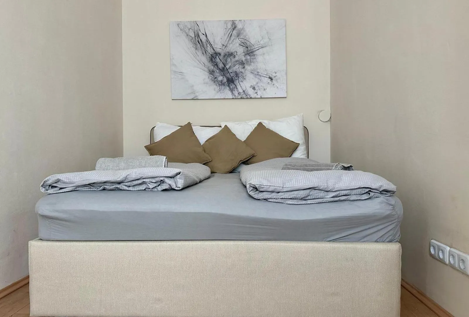 Spacious Apartment, 3 Min To U6 Metro Vienna