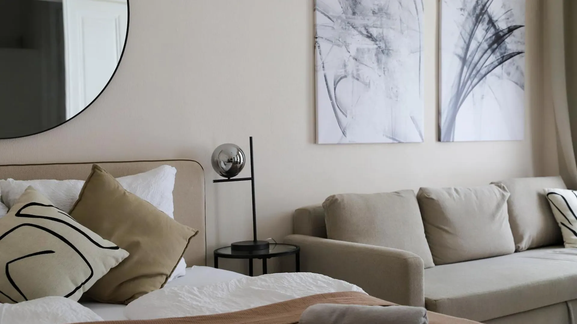 Spacious Apartment, 3 Min To U6 Metro Viena Apartament