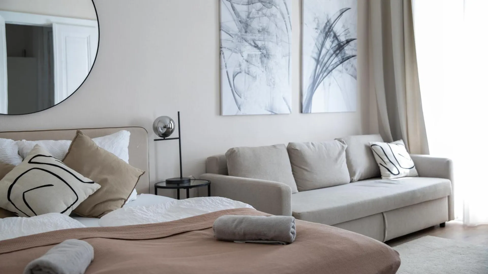 Spacious Apartment, 3 Min To U6 Metro Viena Apartament