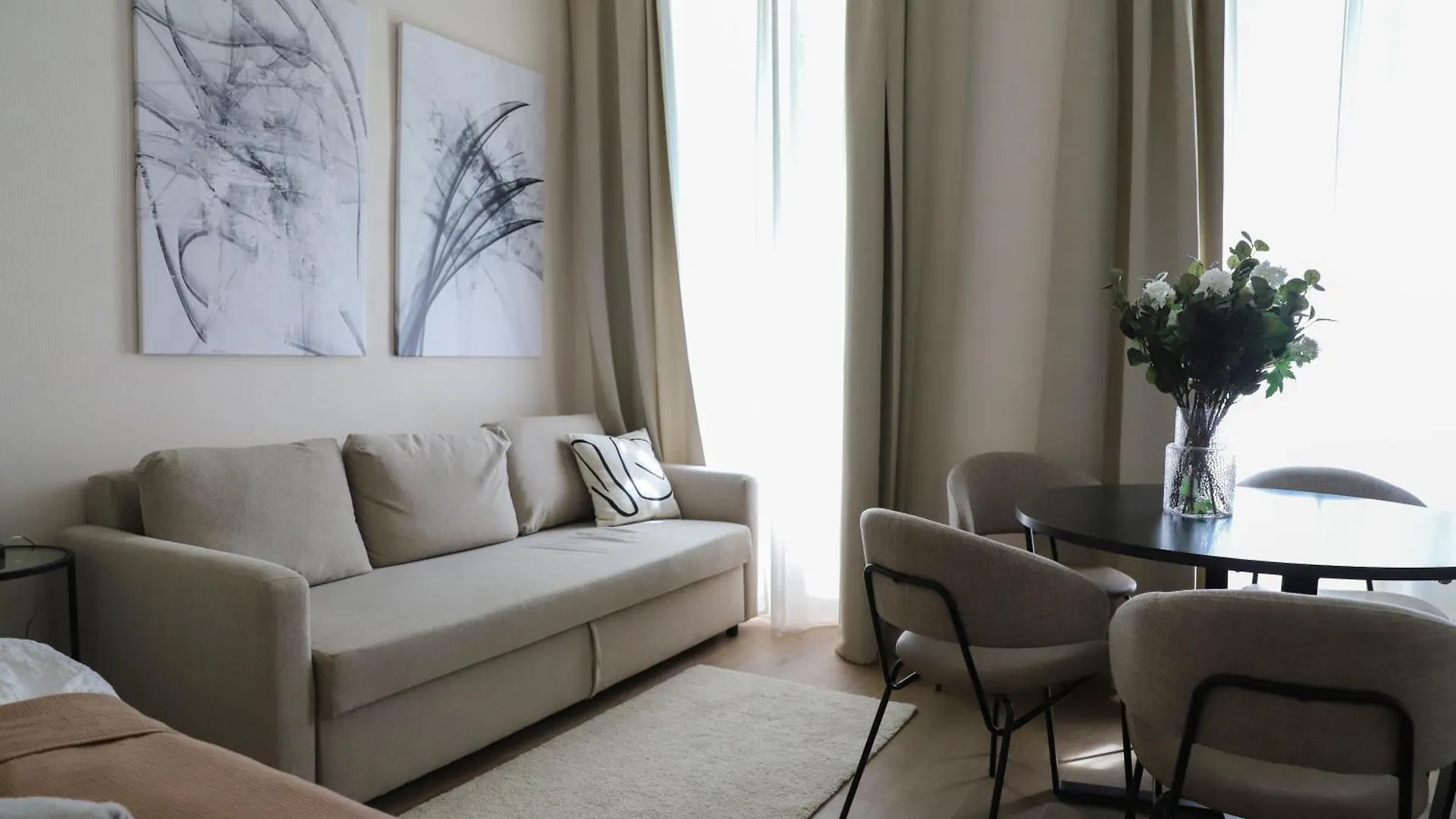 Spacious Apartment, 3 Min To U6 Metro Viena 0*,